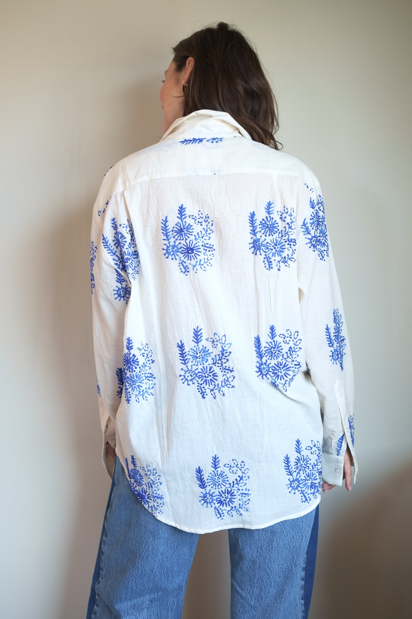Wear Cissa -The MEN'S Shirt, 100% Natural Cotton in Floret Handstitch