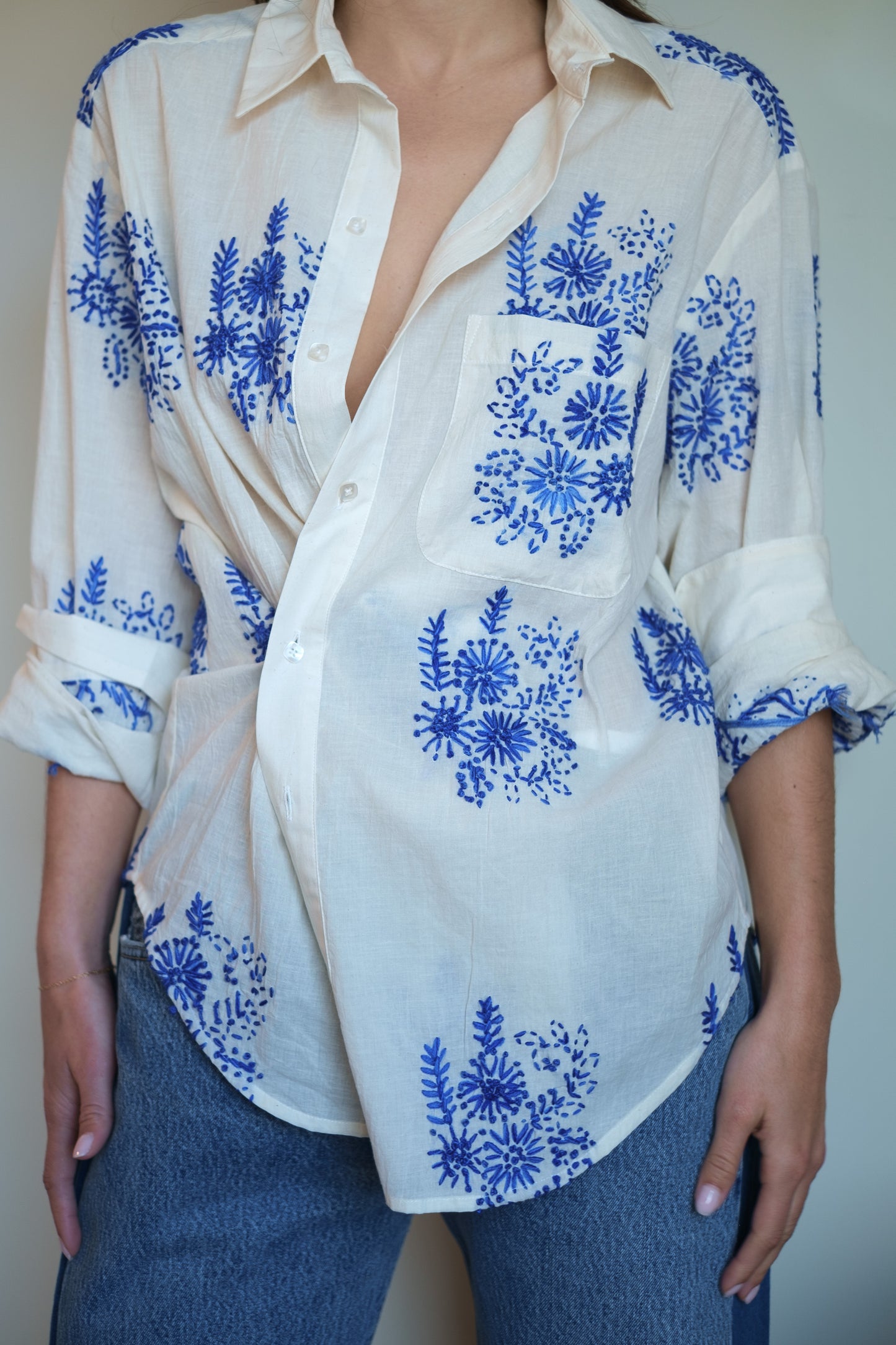 Wear Cissa -The MEN'S Shirt, 100% Natural Cotton in Floret Handstitch