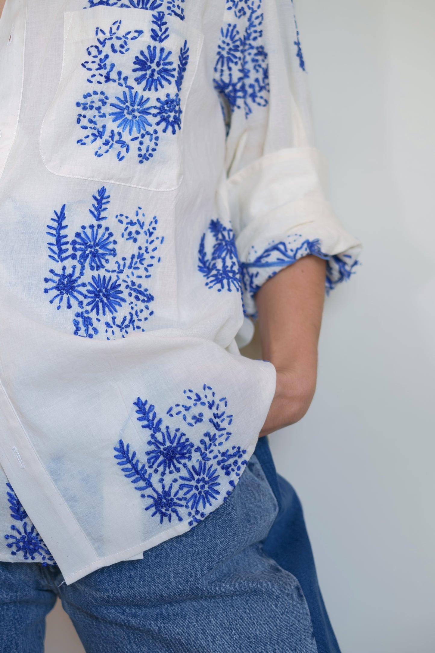 Wear Cissa -The MEN'S Shirt, 100% Natural Cotton in Floret Handstitch