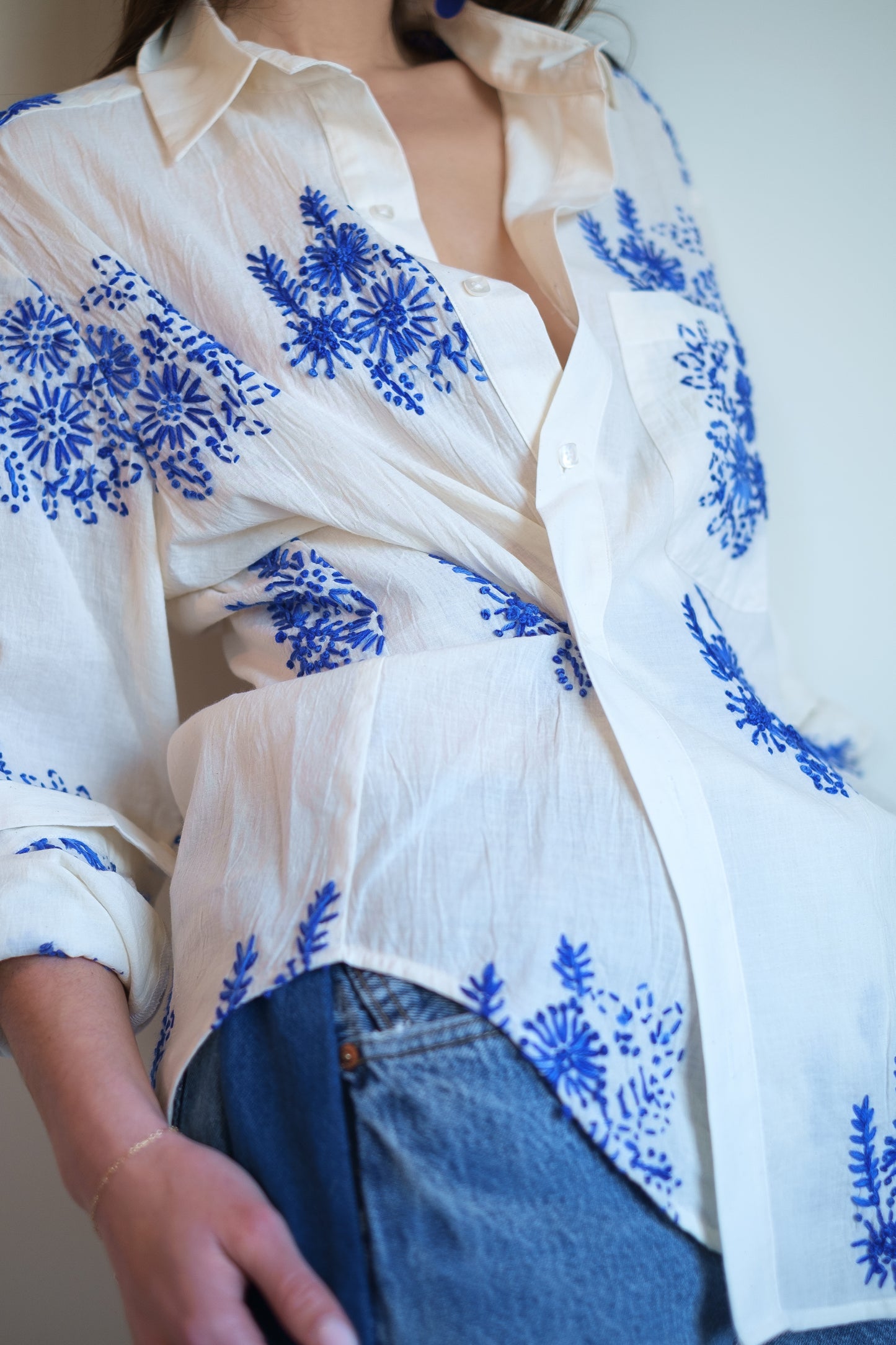 Wear Cissa -The MEN'S Shirt, 100% Natural Cotton in Floret Handstitch