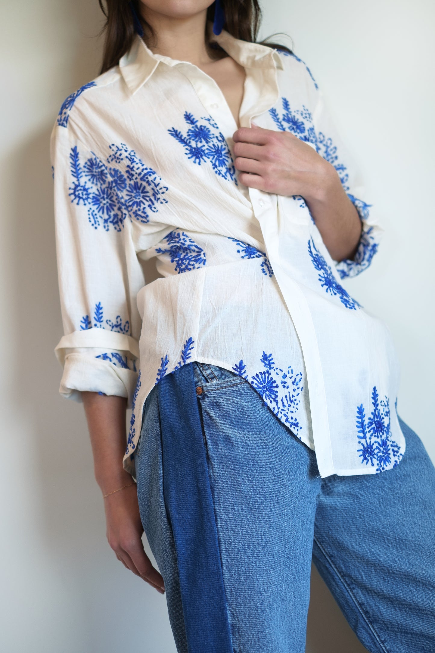 Wear Cissa -The MEN'S Shirt, 100% Natural Cotton in Floret Handstitch