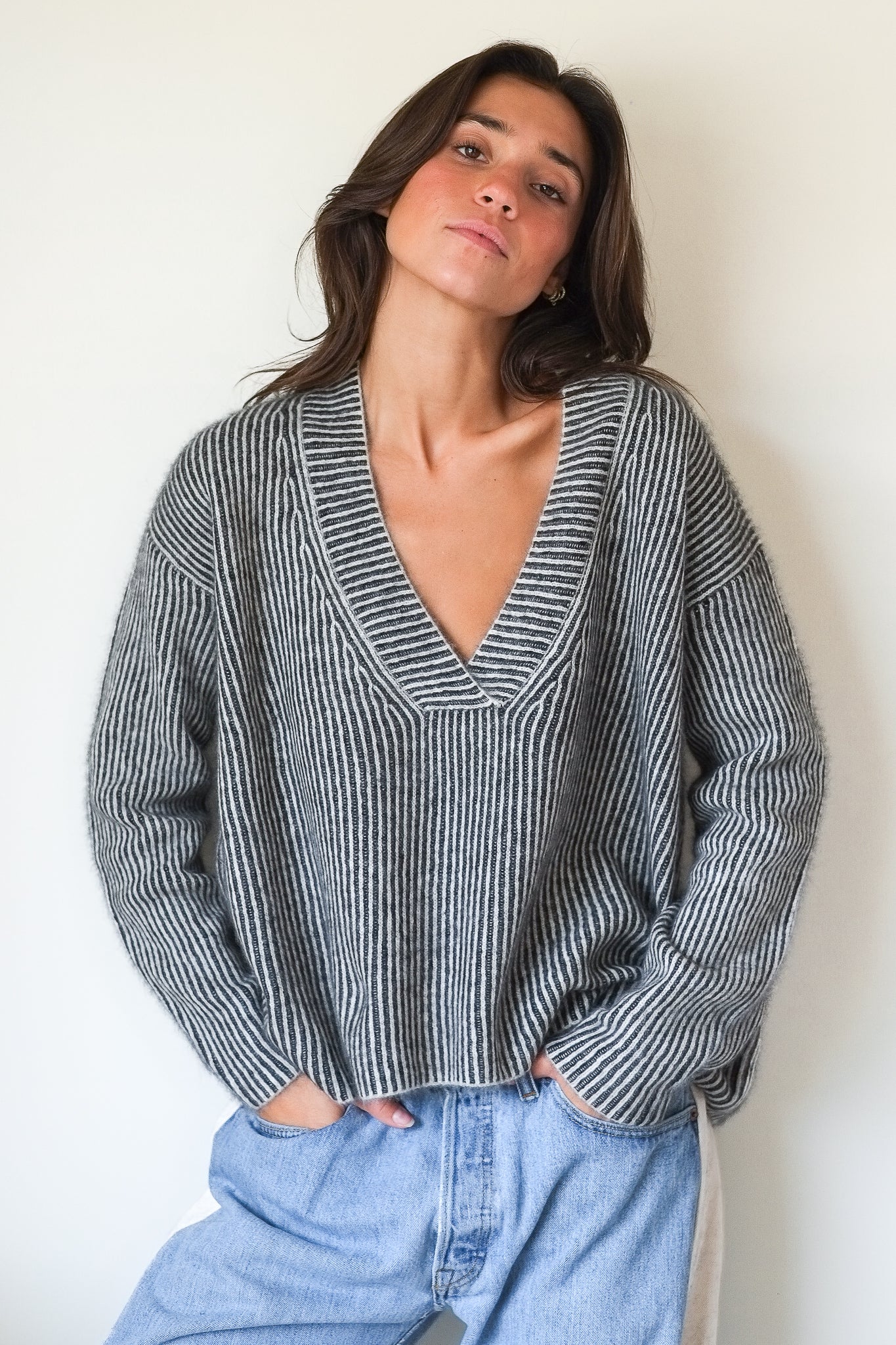 C.T.plage V Neck Pullover in Mixed Greys