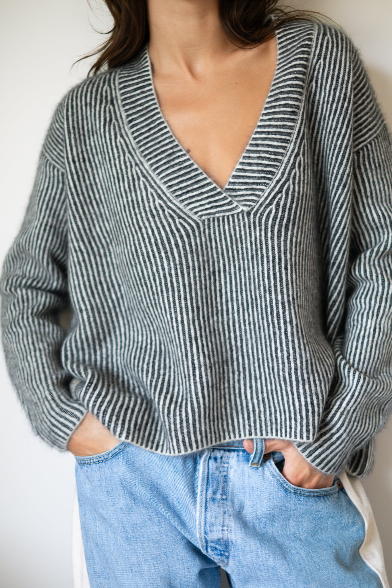 C.T.plage V Neck Pullover in Mixed Greys
