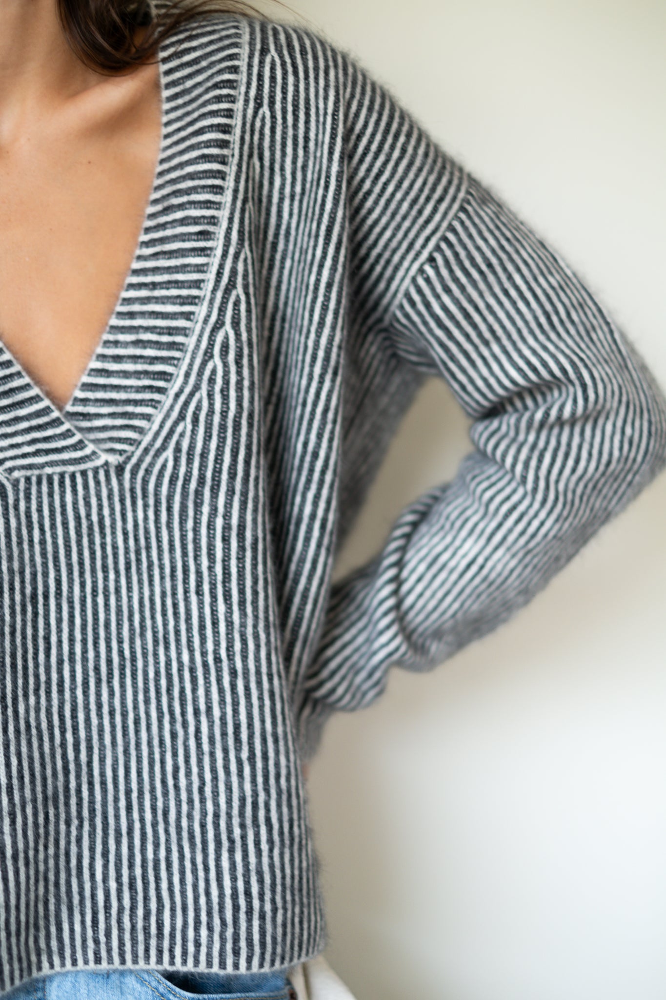 C.T.plage V Neck Pullover in Mixed Greys