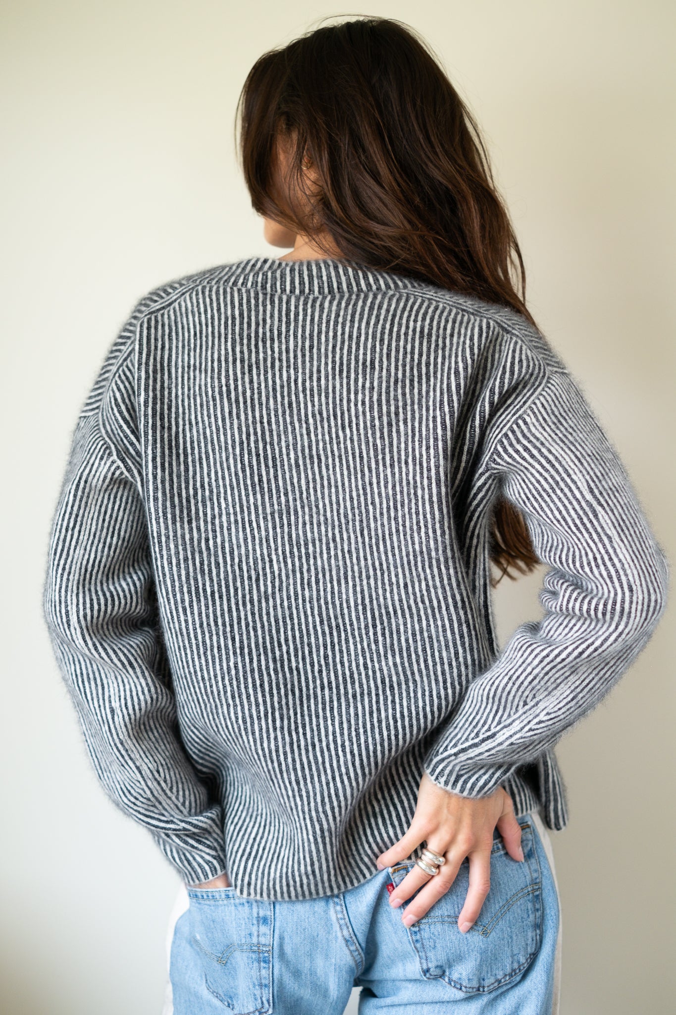 C.T.plage V Neck Pullover in Mixed Greys