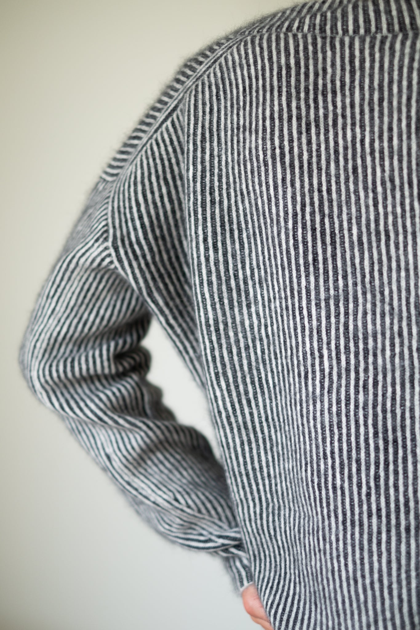 C.T.plage V Neck Pullover in Mixed Greys