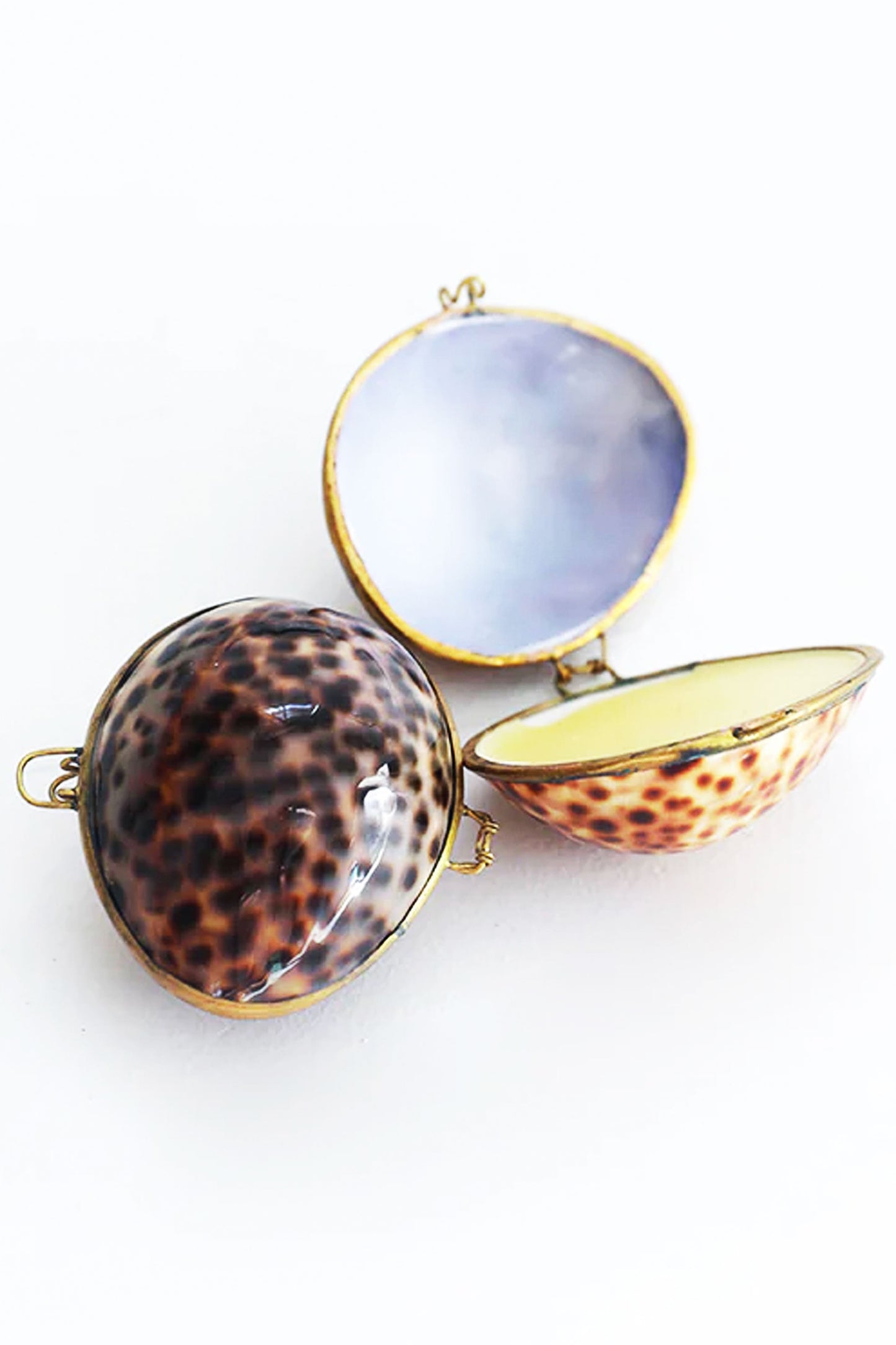 Earth Tu Face Passion Fruit and Yuzu Lip Balm in Shell