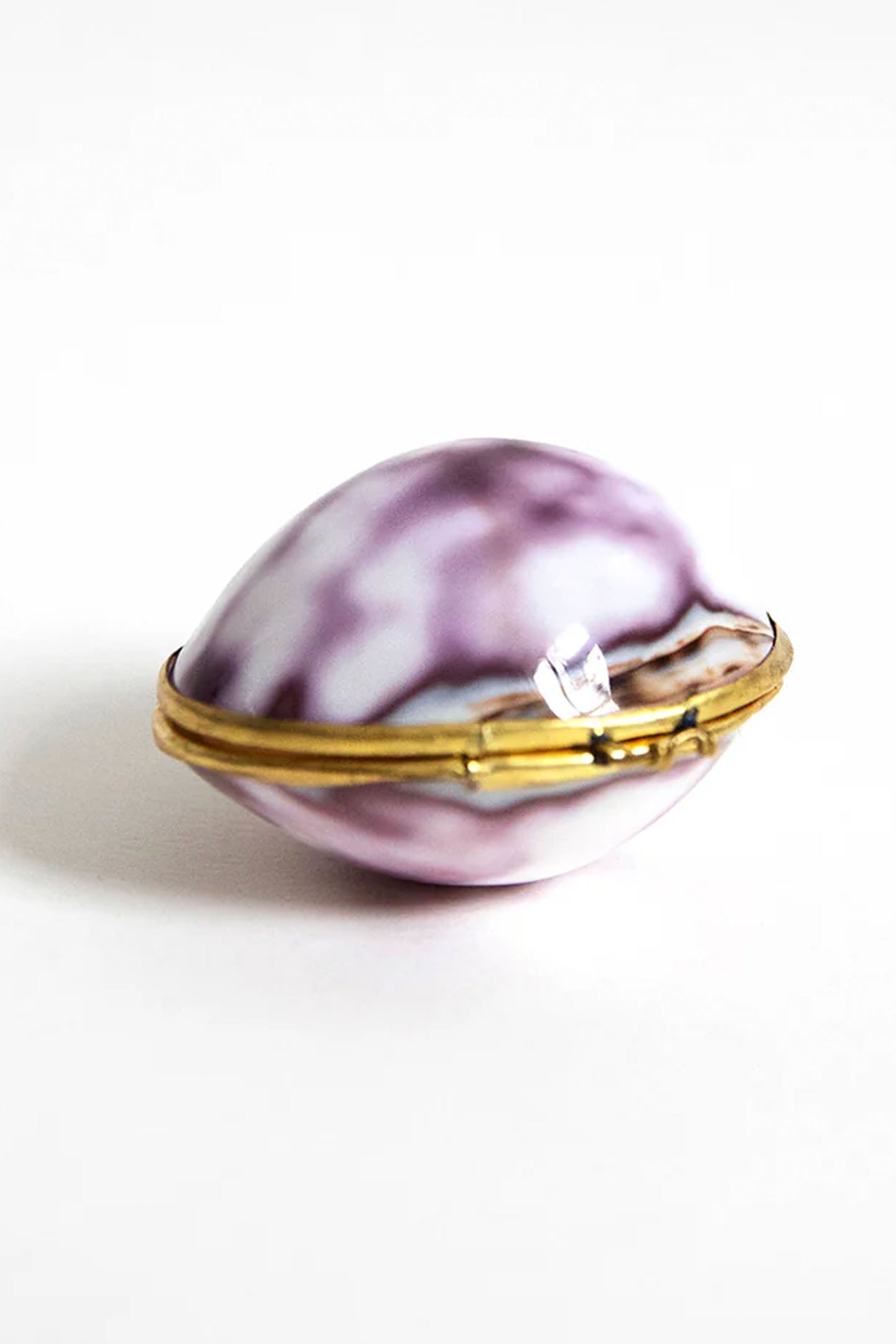 Earth Tu Face Lavender and Mint Lip Balm in Shell