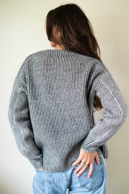 C.T.plage V Neck Pullover in Mixed Greys